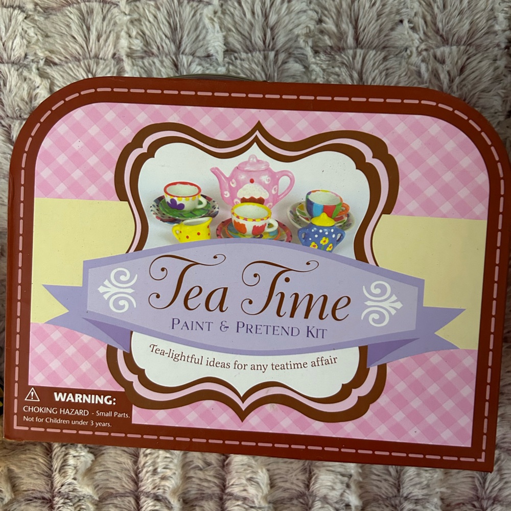 Kid's Painting Kit Tea Set Cups Teapot Paint Paintbrush Book
Carry Case